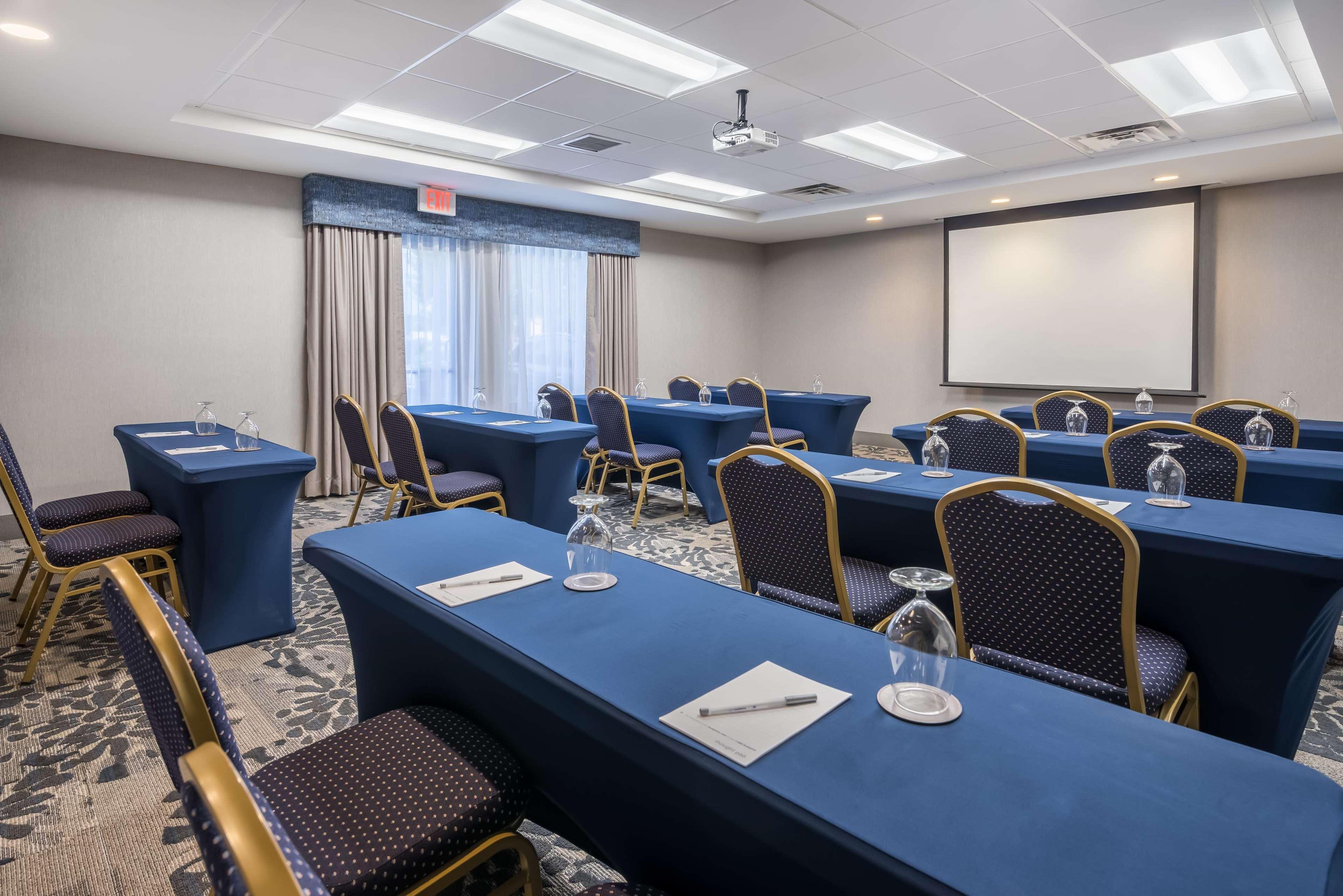 Hampton Inn Плимут Мийтинг Екстериор снимка