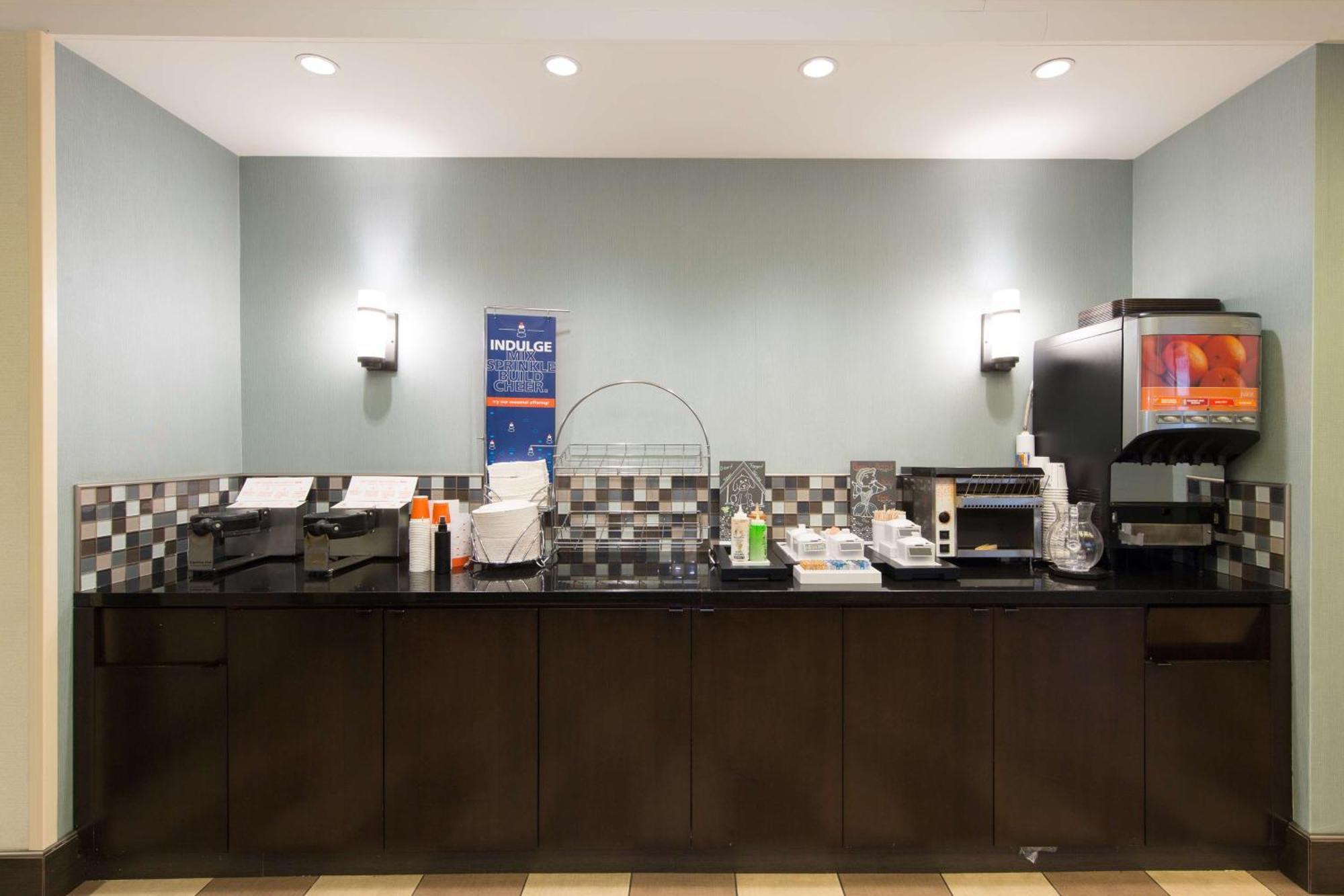 Hampton Inn Плимут Мийтинг Екстериор снимка