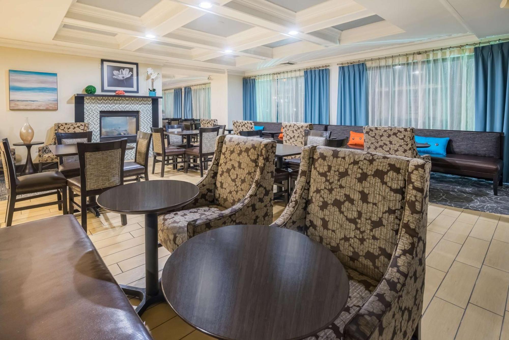Hampton Inn Плимут Мийтинг Екстериор снимка