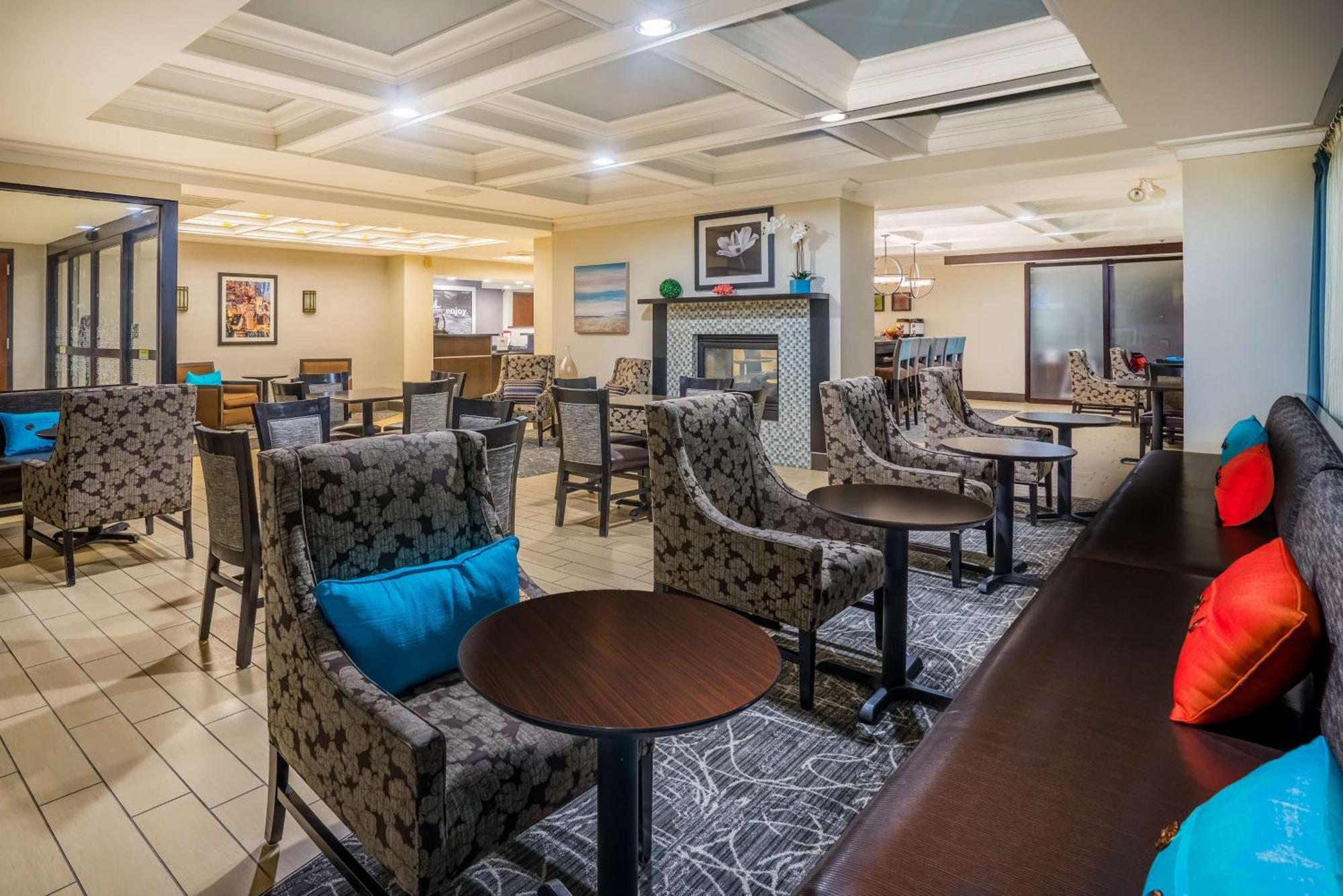 Hampton Inn Плимут Мийтинг Екстериор снимка