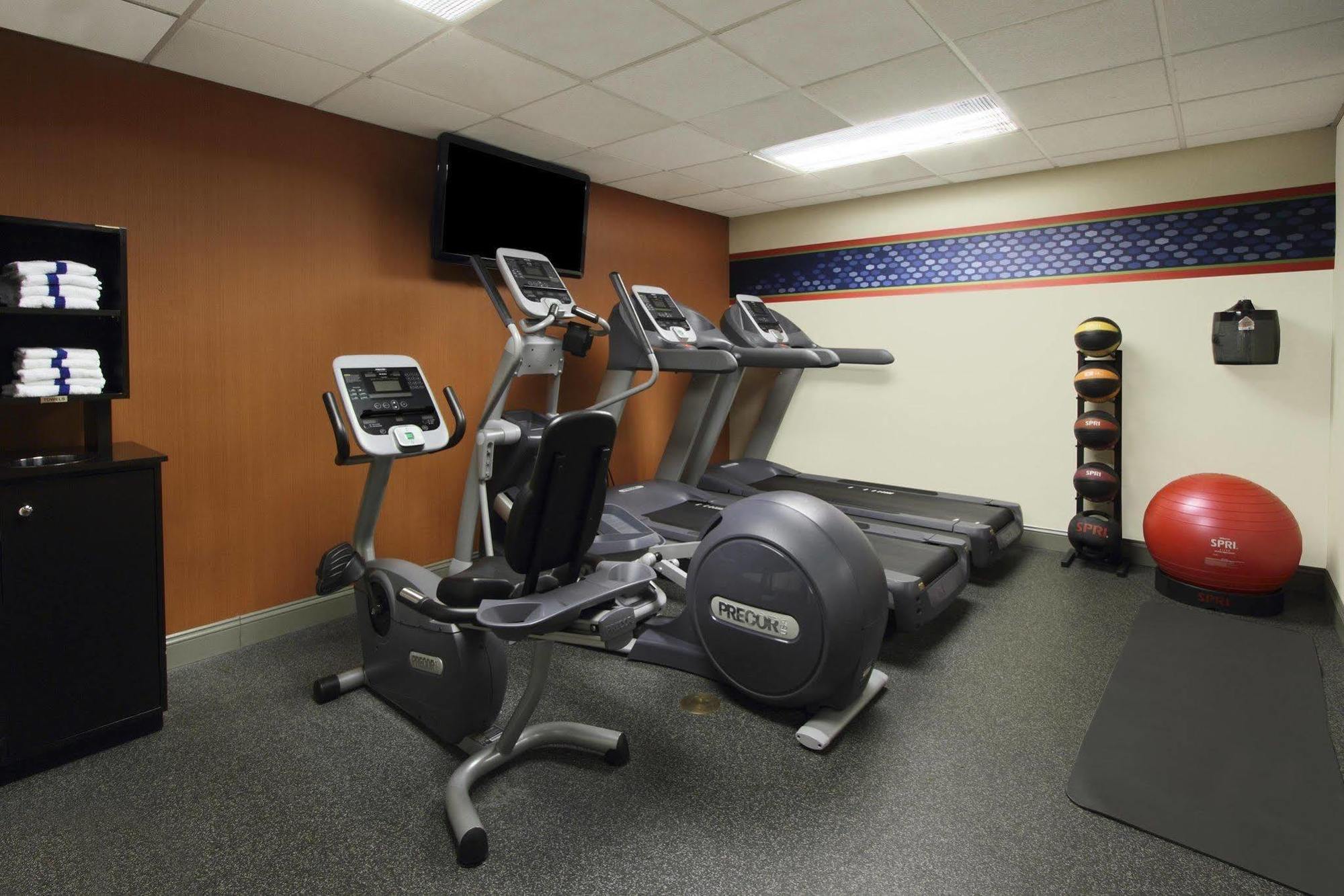 Hampton Inn Плимут Мийтинг Екстериор снимка