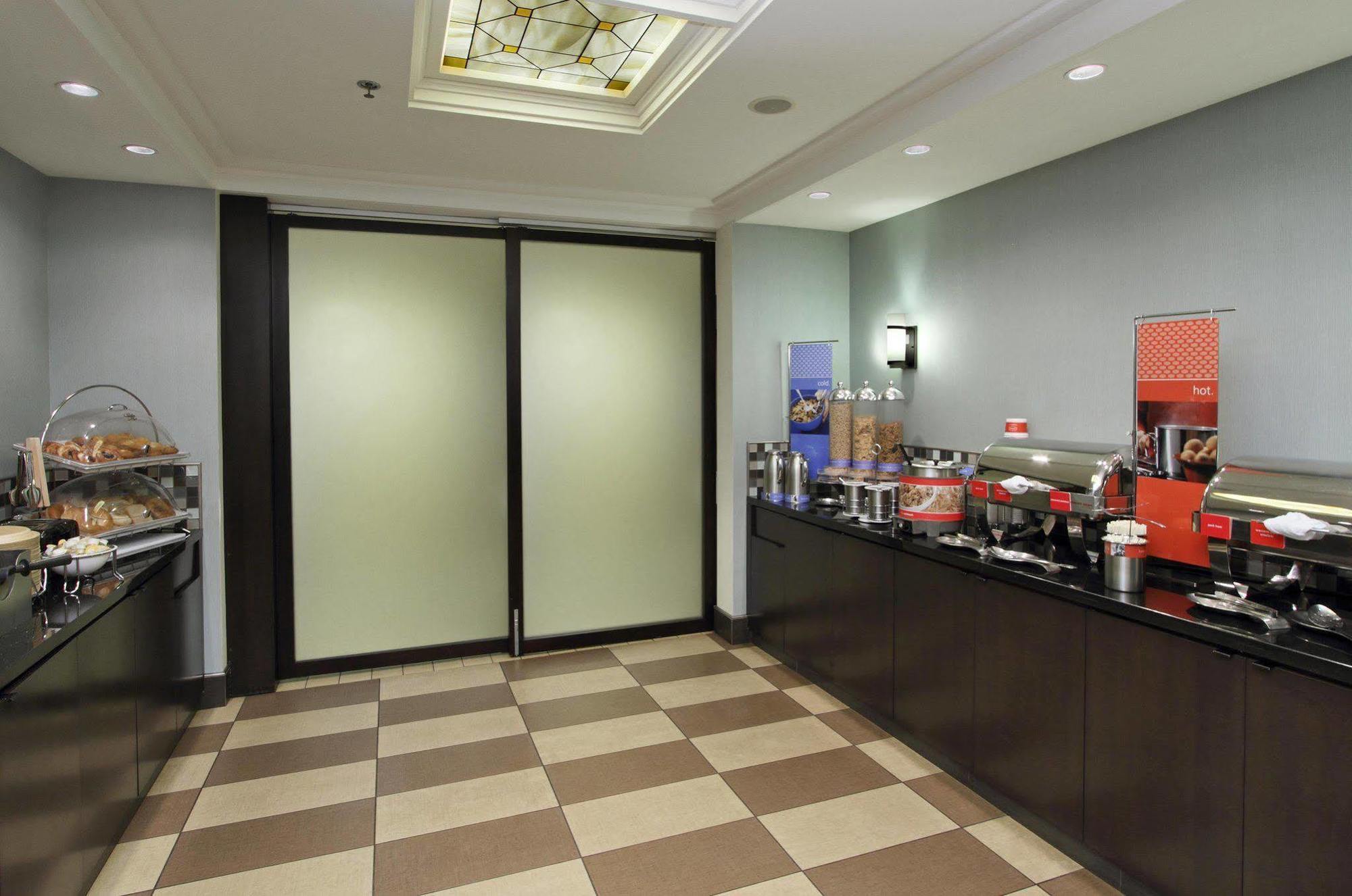 Hampton Inn Плимут Мийтинг Екстериор снимка